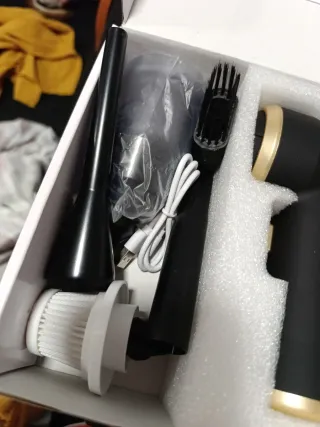 Aspiradora Inalámbrica Compacta Negra y Dorada