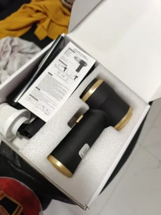 Aspiradora Inalámbrica Compacta Negra y Dorada