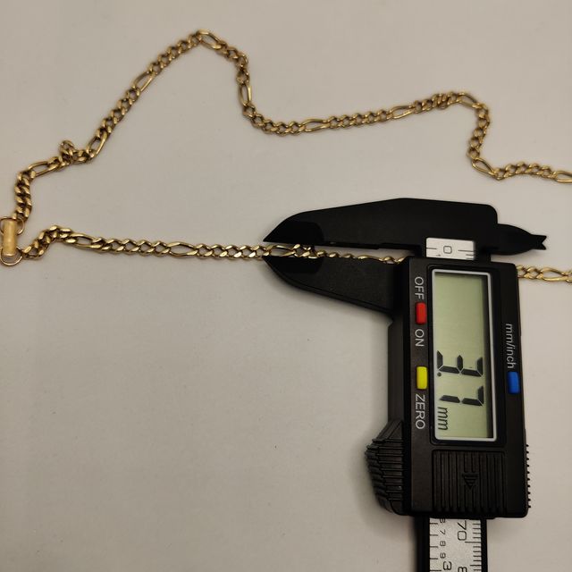 Cadena de oro de 18k. Peso: 18.2 g.