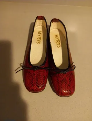 Manoletinas MYRYS rojas y negras