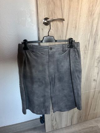 Bermudas de piel de ovino grises