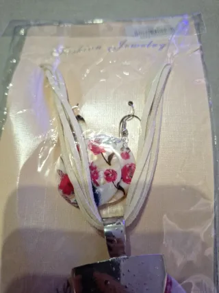 Collar y pendientes florales