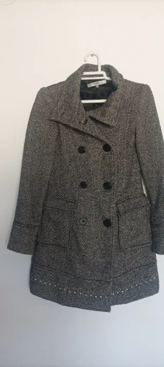 Abrigo Bershka Negro/Gris