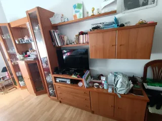 Mueble de comedor madera y cristal