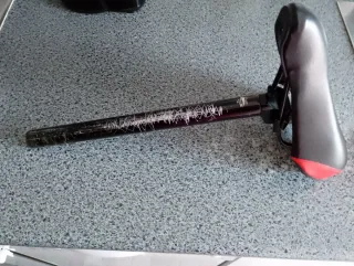 Sillín Bici Montaña Negro/Rojo Con tija de 27;2