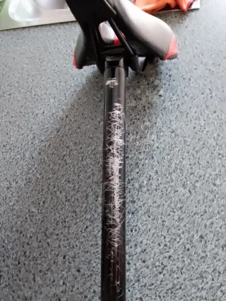 Sillín Bici Montaña Negro/Rojo Con tija de 27;2