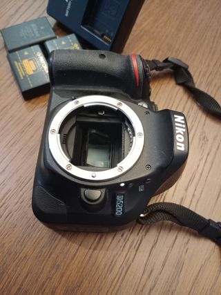 Cámara Nikon D5200 + Cargador + 3 Baterías