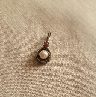 ANTIGUO PENDENTIF FRANCES DE PLATA, PERLA Y RUBI