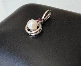 ANTIGUO PENDENTIF FRANCES DE PLATA, PERLA Y RUBI