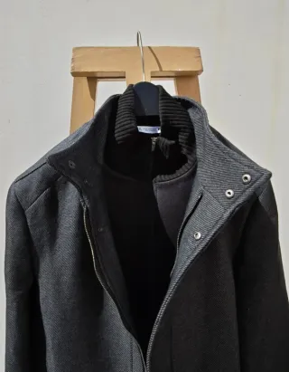 Abrigo Zara cuello alto gris oscuro XL