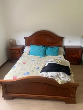 Dormitorio madera 135cm con mesitas de noche