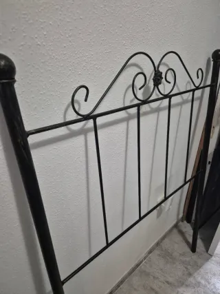 Cabecero de forja negro y dorado