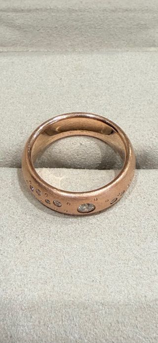 Anillo de Oro Rosa(14k), con Diamantes Naturales.