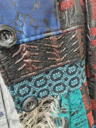 Abrigo patchwork azul y negro