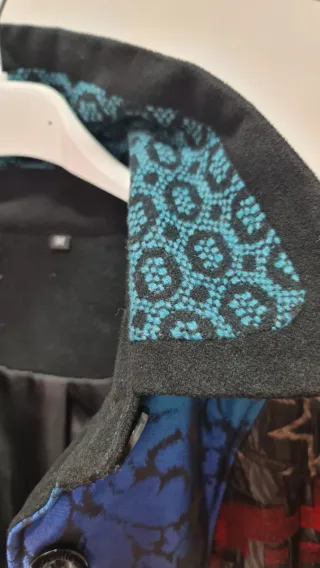 Abrigo patchwork azul y negro