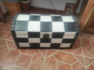 Baúl estilo ajedrez cuero sintético