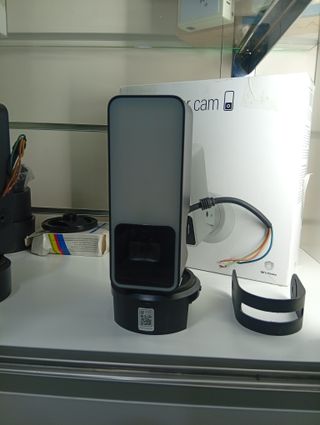 Cámara Exterior Eve con Foco 1080p HomeKit