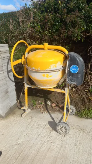 Hormigonera amarilla un solo uso