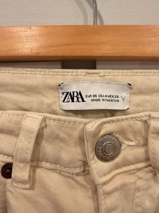 Pantalón Zara Beige Acampanado Deshilachado
