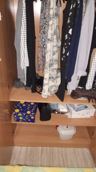 Várias peças de mobiliário quarto e sala