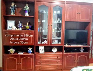 Várias peças de mobiliário quarto e sala