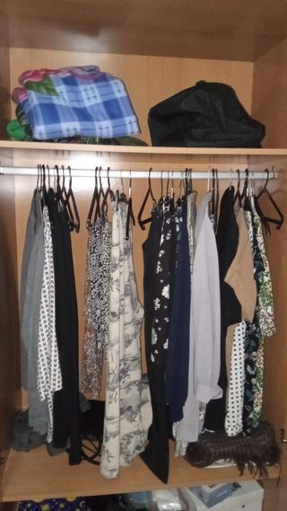 Várias peças de mobiliário quarto e sala