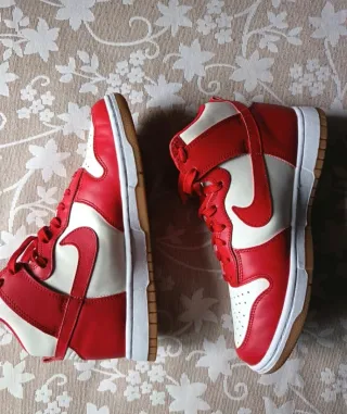 Nike Dunk High Rojo y Blanco talla 38.5