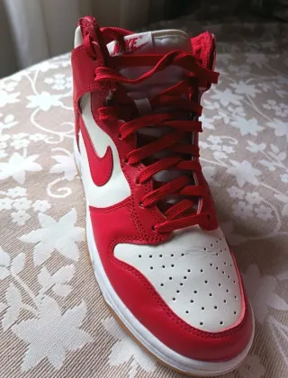 Nike Dunk High Rojo y Blanco talla 38.5