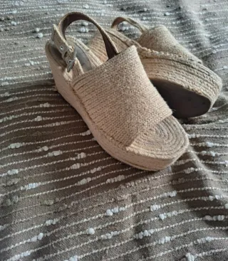 Sandalias cuña rafia natural beige