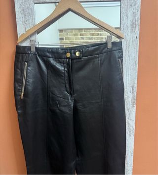 Pantalones efecto piel negros