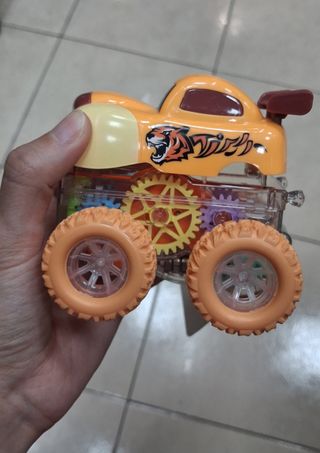 Coche de juguete tipo monster truck