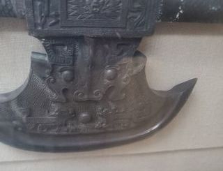 Quadro Replica Ascia da Guerra con Cornice in Legno