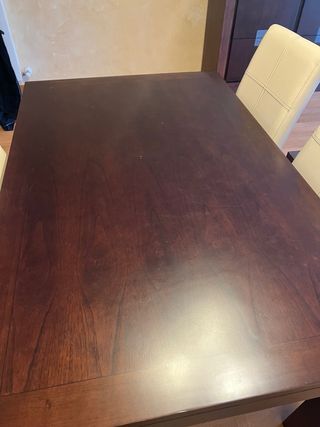 Mesa de comedor con 4 sillas