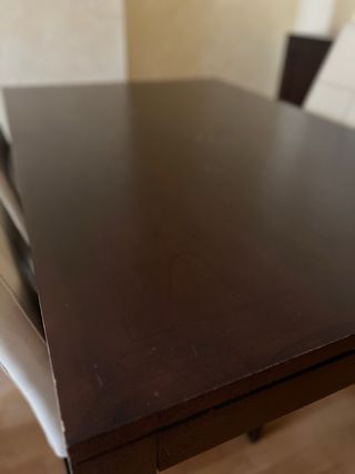 Mesa de comedor con 4 sillas