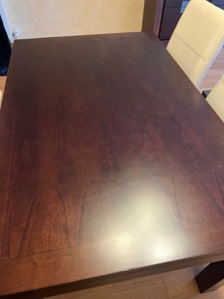 Mesa de comedor con 4 sillas