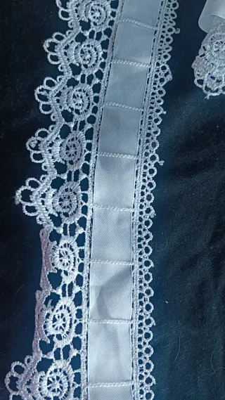 Puntilla de encaje blanca