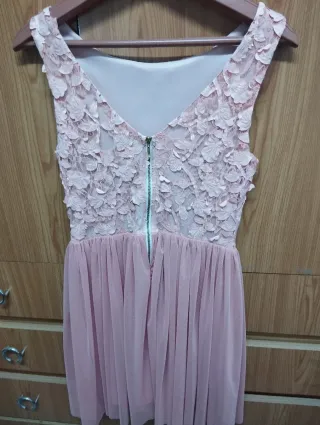 Vestido fiesta rosa encaje y tul, color coral.