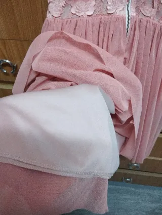 Vestido fiesta rosa encaje y tul, color coral.