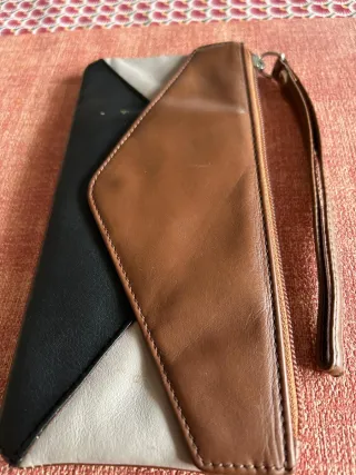 Cartera de cuero con correa