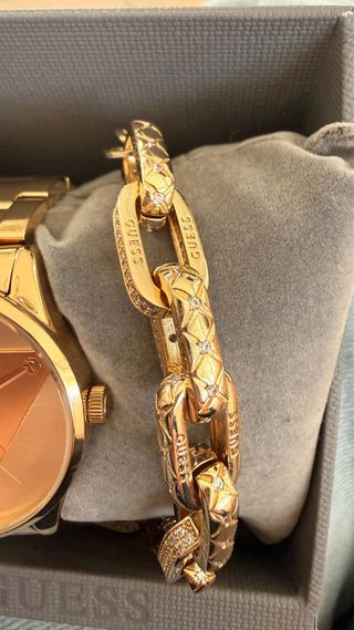Reloj y pulsera Guess dorados