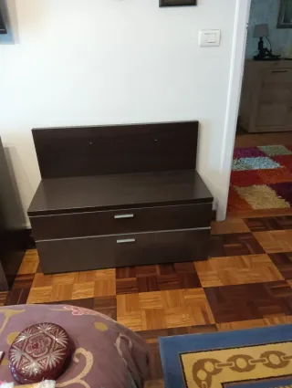 Cómoda de madera marrón