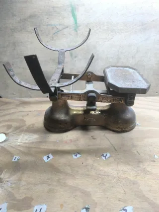 Báscula antigua de hierro para coleccionistas