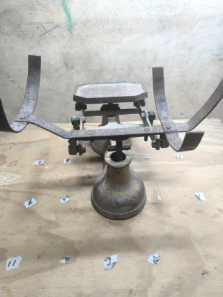 Báscula antigua de hierro para coleccionistas