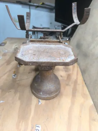 Báscula antigua de hierro para coleccionistas