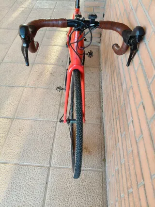 Bicicleta Eléctrica Gravel Focus Paralane2