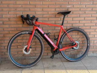 Bicicleta Eléctrica Gravel Focus Paralane2