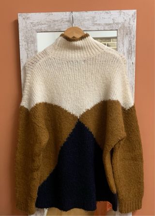 Jersey cuello alto estampado