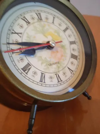 Reloj despertador antiguo dorado