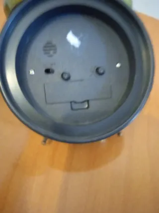 Reloj despertador antiguo dorado