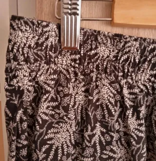 (M) Falda corta estampada con cintura elástica